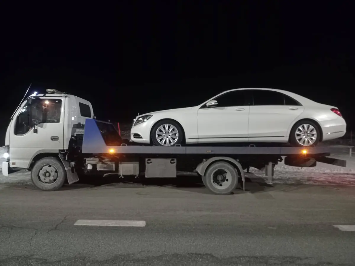 Эвакуация кроссовера на эвакуаторе в Кургане